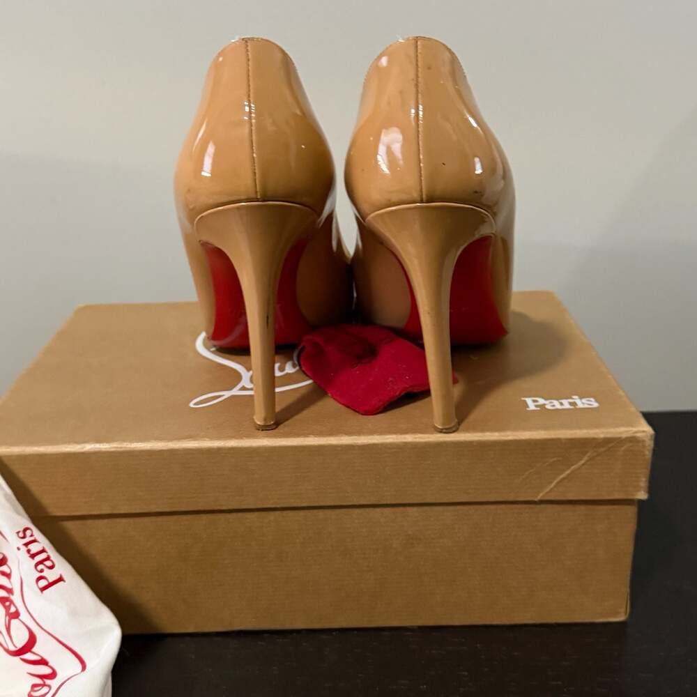 Christian Louboutin Nude Patent Leather Simple Pump Heels Size 38 - Picture 11 of 11